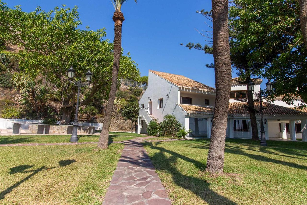Castle Beach House Luxury Beachfront Villa Malaga Exterior photo