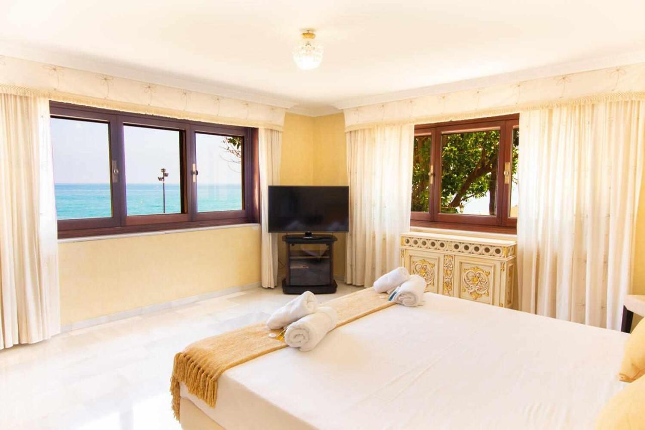 Castle Beach House Luxury Beachfront Villa Malaga Exterior photo