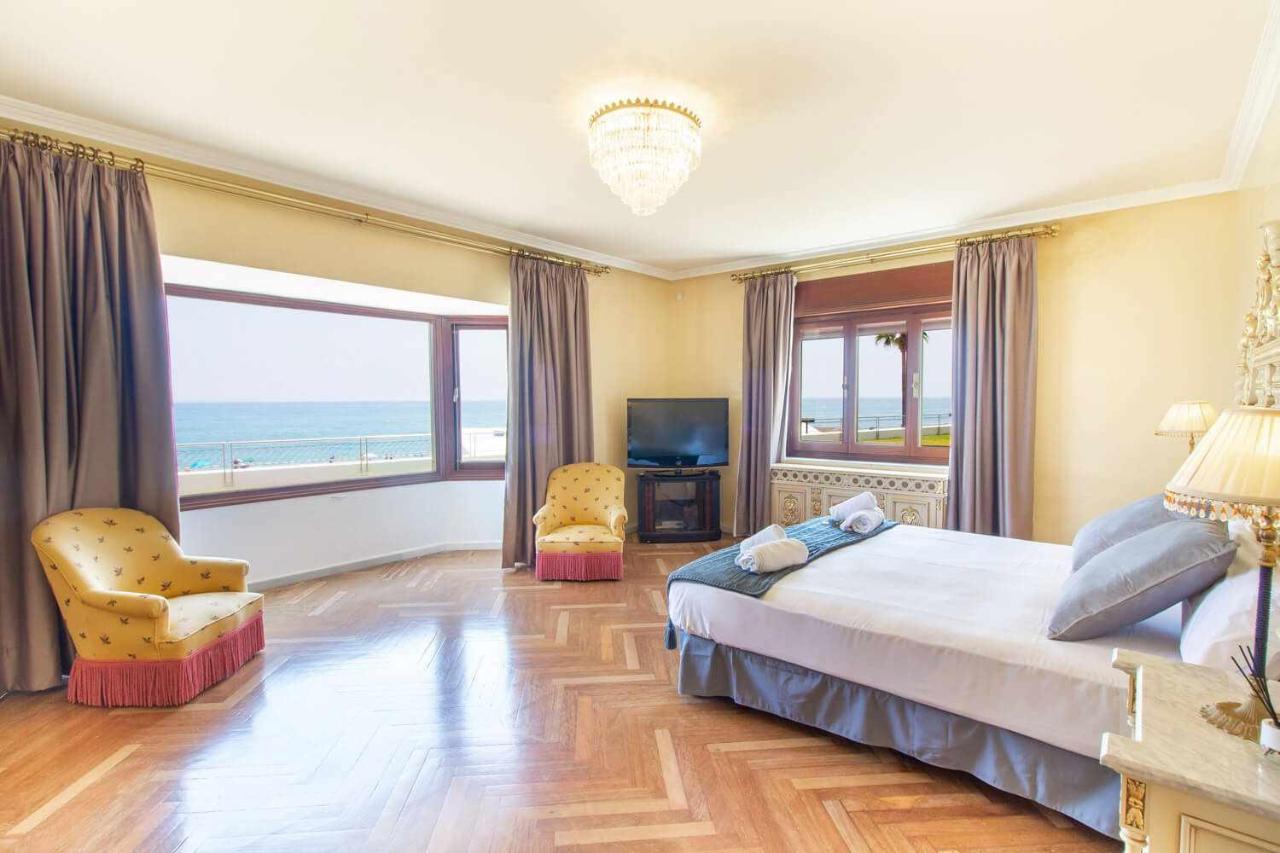 Castle Beach House Luxury Beachfront Villa Malaga Exterior photo