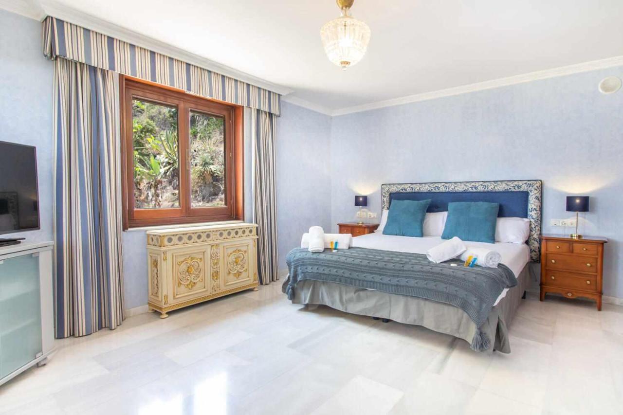 Castle Beach House Luxury Beachfront Villa Malaga Exterior photo
