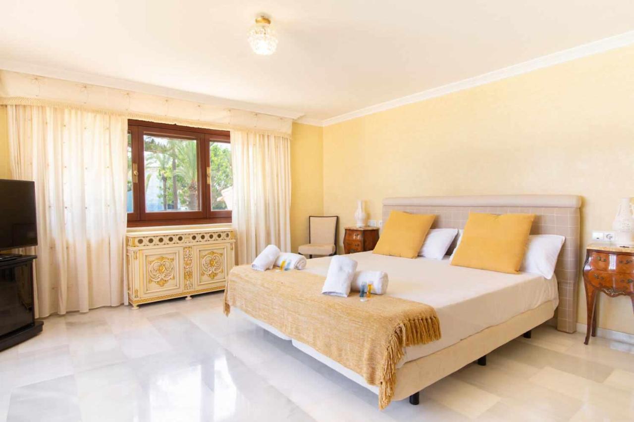 Castle Beach House Luxury Beachfront Villa Malaga Exterior photo