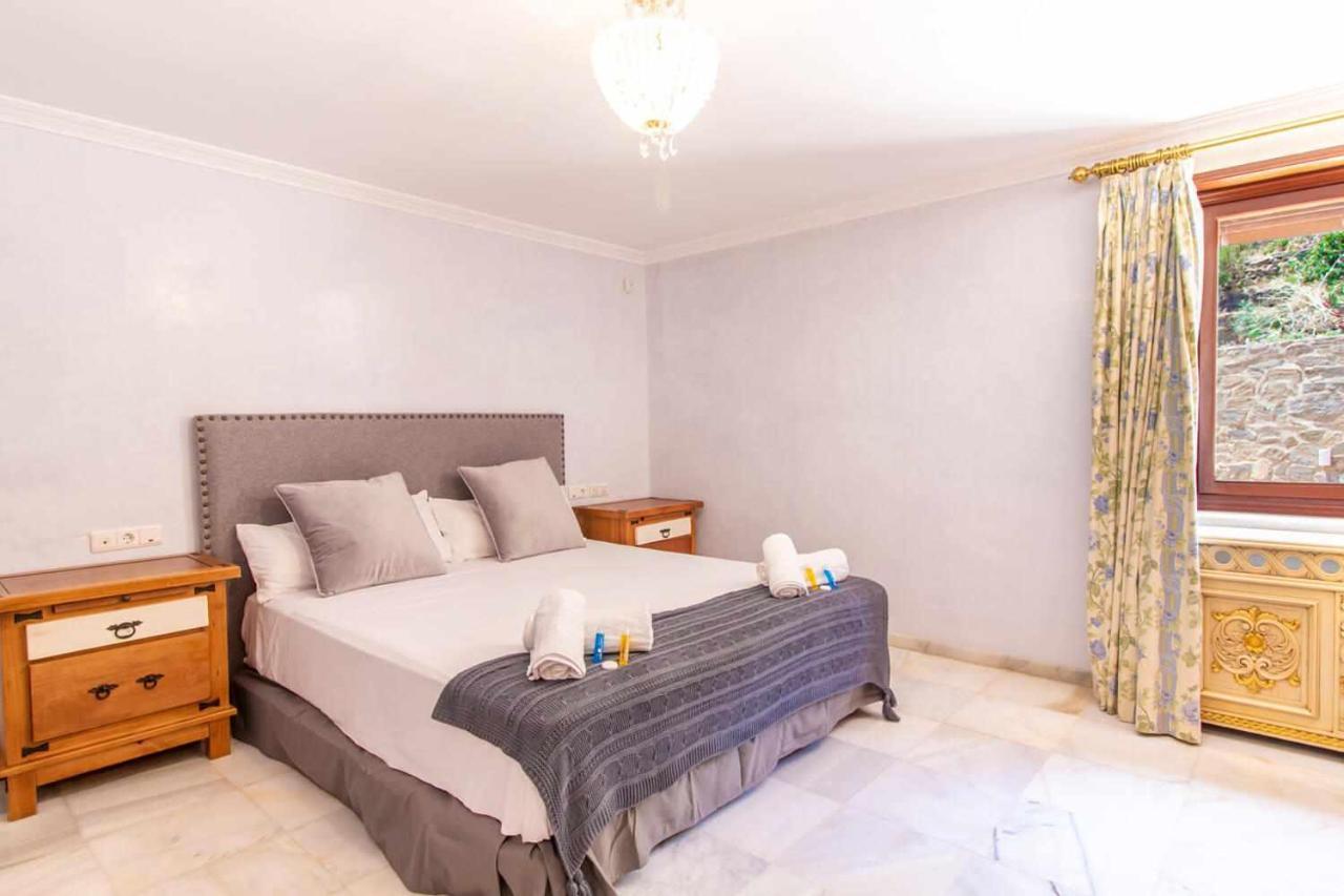 Castle Beach House Luxury Beachfront Villa Malaga Exterior photo