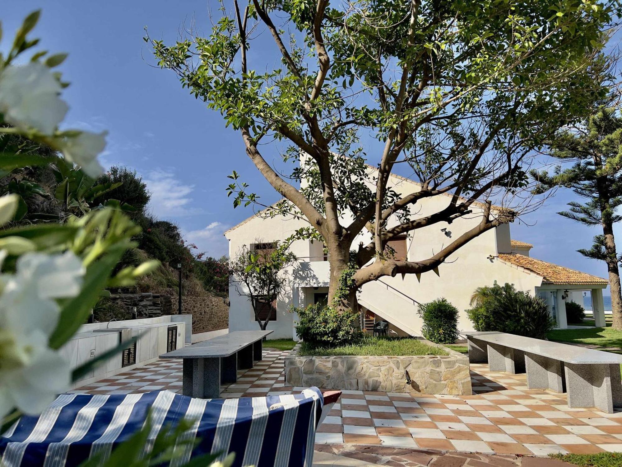 Castle Beach House Luxury Beachfront Villa Malaga Exterior photo
